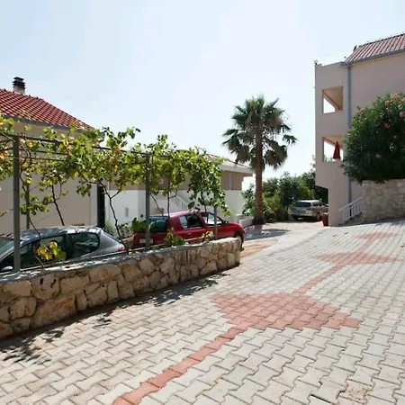 Zora Daire Trogir